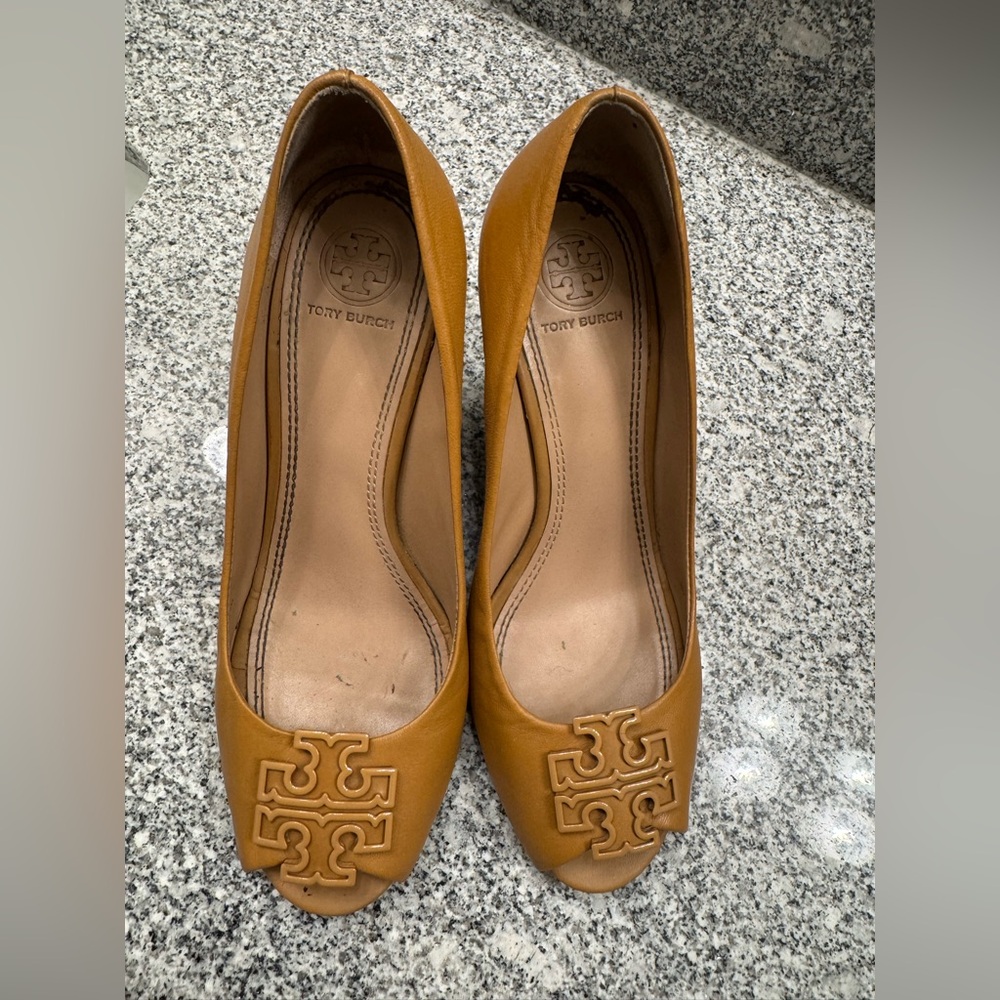 Tory Burch Brown Peep Toe Flats